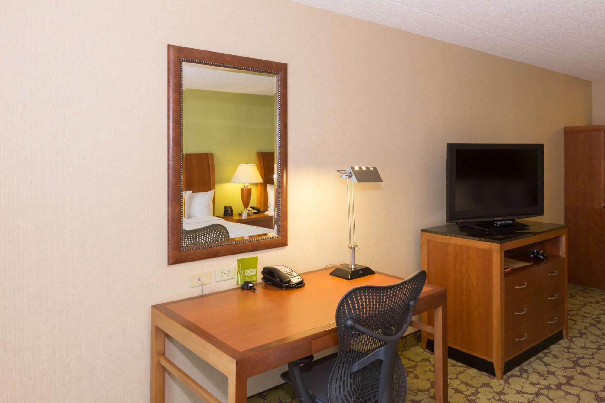 Hilton Garden Inn Buffalo Airport Чіктоваґа Екстер'єр фото